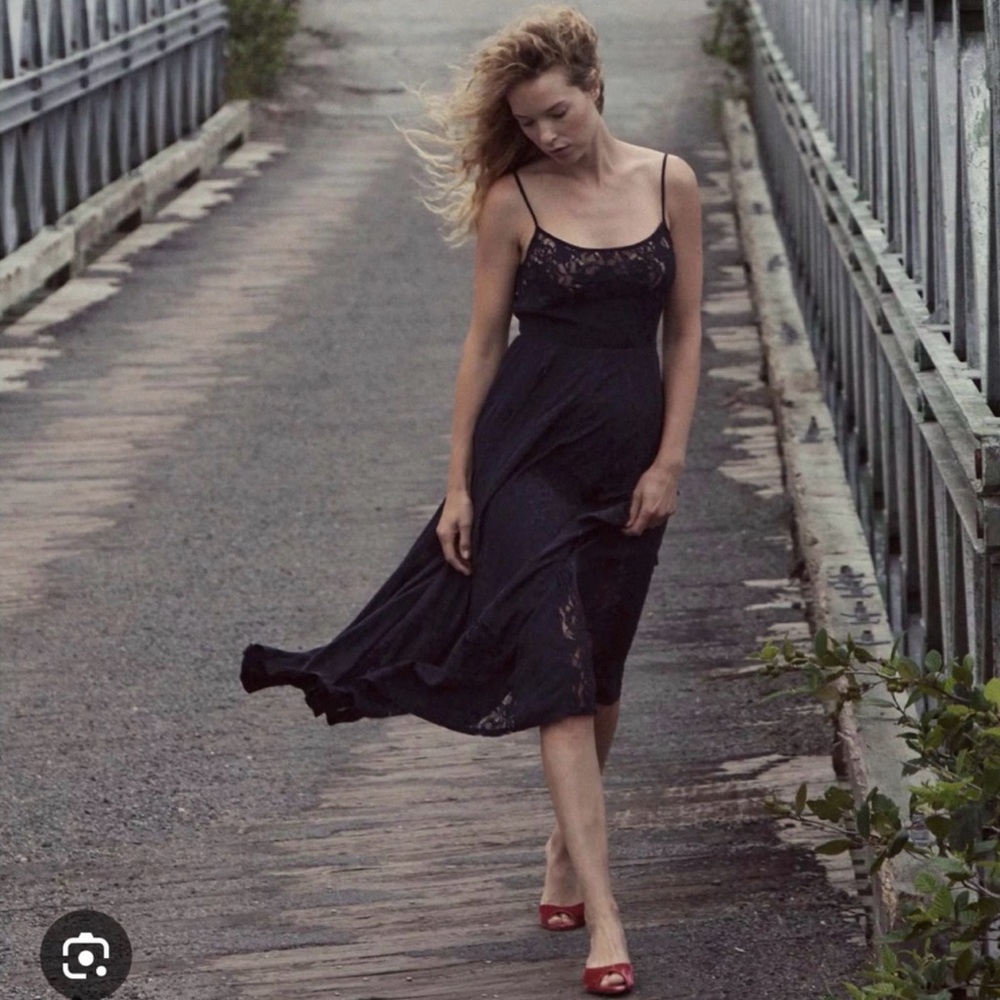 Doen Black Lace-Trim Midi Slip Dress with Spaghetti Straps